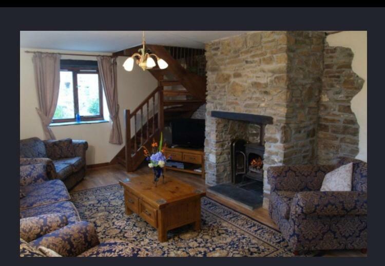 Hayloft Cottage Merton  エクステリア 写真